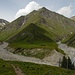 Hier auf der Alp Chöglias gabelt sich das Val Chöglias nach links zum Fimberpass und nach rechts auf den Fuorcla Chamins