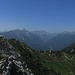 "Zentrale Ammergauer Winterbaer-Alpen" vom Gipfel mit TP am Teufel zum Teufelstättkopf-Gipfelkreuz und Laubeneck gesehen. Ist doch schön hier, oder???? Bitte auch in Originalgröße anschauen, da kommt die "Landschaft" so richtig raus:-)