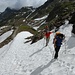 Vorsichtig überqueren wir manche steile Schneefelder 