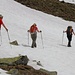 von den Jöriseen bis zum Jöripass führt der Weg über Bäche und Schneefelder