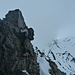 Heikle Kletterstelle im Abstieg - die Wolken haben den Grat schon eingehüllt