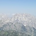 Auf dem Gipfel des Funtenseetauern (2579m), von links angefangen Blick Richtung Hochkalter (2606m) und das Watzmannmassiv mit Südspitze (2712m), Mittelspitze (2713m) und die Spitze ganz rechts, dem Kleinen Watzmann (2307m).