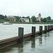 Huningue. Ca links der Bäume am rechten Bildrand mündet der Canal de Hunigue vom PARC DES EAUX VIVES herkommend in den Rhein.  