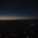In der Bildmitte leuchtet die Antenne auf dem Niederhorn, die leuchtenden Objekte weiter oben müssen [http://www.hikr.org/comm/Astronomie/ diese Leute] bestimmen...