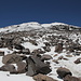02.07.2012. Im Abstieg zwischen Lager 2 und 1 (Akklimatisierungstour). - Rückblick über viel Schnee und Blöcke in Richtung Ararat-Gipfel.