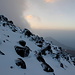 04.07.2012. Im Aufstieg zwischen Lager 2 und Gipfel. - Letzter Licht- beim Seitenblick zum Küçük Ağrı Dağı / Kleiner Ararat, 3.896 m. Irgendwo dort hinten muss gutes Wetter sein. Aber leider erreicht es uns die nächsten Stunden nicht ...