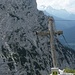 Gipfelkreuz Predigtstuhl, im HG die Viererspitze mit dem Nordgrat