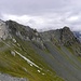 Rückblick zum Weisser Knopf(2577m)-links und den Grat zum Blauspitz(2575m)-rechts.