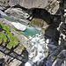 Schlucht und Schattenspiel der Brücke