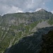 Aufstieg vom Madone - Blick ins Val Carecchio mit der imposanten Südwand des Poncione di Piotta
