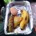 Il nostro packet lunch a base di uova, piccanti samosa e immancabile banana
