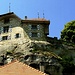 [http://www.hikr.org/gallery/photo734409.html?post_id=47743#1 Schloss] in Privatbesitz - la plus petite ville d'Europe: Rue