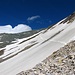 Die letzten Meter zum Furggji-Sattel sind einige Schneefelder zu queren - von dort gehts rechts aufs Platthorn und geradeaus weiter zum Mettelhorn