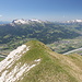 Gipfel Rappenstein - Teilpanorama 5/9. Ausblick ins Rheintal. Im Hintergrund: Alpstein (rechts) und Alvier-Gruppe (mittig/links davon). 