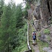 <b>Delle staccionate proteggono gli escursionisti nei punti più impervi, in particolare sopra il Kühtreienschlucht.</b>