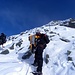 Nach eine Stunde von der Hutte,erreichen wir das "Sattele"(3680m).Viele Schnee am Felsgrat liegt, so vorsichtig am Gratuberschreitung.