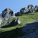 Vor dem Einstieg zum Brunnistöckli-Klettersteig (bei der Tafel links) – der Klettersteig ist nur kurz.