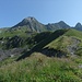 Das Ende des Brunnistöckli-Klettersteige: links geht’s hinunter zur Brunnihütte oder dem Wanderweg entlang zum Rigidalstock (höchster Gipfel, besonnt).