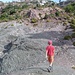 Das "eroded terrain with reddish colored rocks" auf 850m
