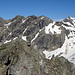 Cuolm Tgietschen-Gipfel.<br />Mittelgrund: Fuorcla und Piz(es) Val Pintga, ganz hinten das Schärhorn