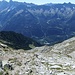 Blick vom Passo da la Prasgnola gegen Süden. Unten im Tal liegt Castasegna 2000m tiefer.
