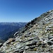 Am (italienischen) Gipfelhang des Pizz Gallagiun: Tiefblick nach Chiavenna und Weitblick zu den Walliser 4000er.