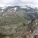 <b>Langtalereckhütte (2450 m).<br />È evidente il segno lasciato dal ghiacciaio.</b>