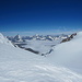 Unter den Wolken liegt Zermatt<br />Abstieg von der Parrotspitze 4432 m zum Sesserjoch 4296 m <br />
