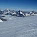 Blick nach Westen vom östlichen Lysgletscher<br />Unter den Wolken liegt Zermatt