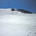Vor dem steilen Gipfelaufschwung wird nach rechts zum Gipfelgrat gequert. Dort wird der Aufstieg von der Similaunhütte erreicht.