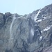 Schöner Wasserfall am Atlas. Das Wasser erreicht jedoch selten den Boden: Der ganze Wasserfall wird immer wieder von Böen nach links weggetragen.