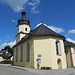 Kirche mit anschließendem Pfarrhaus