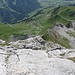 Die Felsplatte im Klettersteig zum Rigidalstock: Nur die steileren Abschnitte sind mit Eisenbügeln versehen!