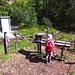Auf dem Wedelebock kann man Äste und Zweige fürs spätere Grillfeuer zusammenbinden