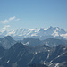 Blick über Bergketten ins Bernina-Massiv