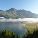 noch liegt Nebel über dem Tal - im Hintergrund der Piz d'Emmat Dadaint (2927m)