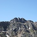 <b>A Sud-Est svettano le guglie del Pizzo Grandinagia (2774 m).</b>