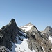 <b>Cima di Lago (2833 m) e Poncione di Valleggia (2873 m).<br />A sinistra la bellissima guglia quotata 2741 m.</b>