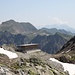 <b>Capanna Cristallina (2575 m).<br />È di gran lunga il rifugio più frequentato del Ticino. Anche a livello nazionale la Capanna Cristallina è situata fra le più importanti. Dal punto di vista dei pernottamenti è posta nel gruppo delle prime dieci.</b>
