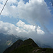 Wolkiger Himmel - Blick zum Messstations-Gipfel vom Gipfelkreuz