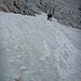 Ein weiteres Schneefeld beim Abstieg ins Birgkar; hier ist lange Zeit im Jahr mit teils harten Schneefeldern zu rechnen.