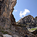 steiler Aufstieg zum Furggeli unter den überhängenden Felsen des Schwarz Stöckli