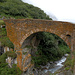 Il ponte in pietra che attraversa il torrente Agene