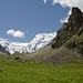 Biwakplatz 1 (2670m), im Hintergrund taucht der Mozhirgi (5018m) auf.