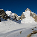 Misses-Tau (4425m) , Dykh-Tau (5223m) und Pik Kadett (3822m), gesehen vom Firnfeld auf 3700m.