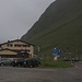 Passo del Lucomagno / Cuolm Lucmagn / Lukmanierpass (1915m) mit Gästehaus. Der Sommer 2012 ist wie verhext, fast jedes Wochende herrscht schlechtes Wetter so dass man auf kleinere Gipfel ausweichen muss.