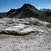 Gafierplatten - was für ein Kontrast - von Gletschern geschliffener, schneeweisser Kalkstein grenzt direkt an dunklen Fels.