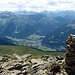 Gipfelblick vom Sant Jaggem (2542m) hinunter nach Klosters