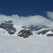 Das Rottalhorn, rechts davor Sporn 3506m, dahinter die Jungfrau, natürlich scheu und verhüllt...