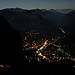 Tagwach vor drei Uhr morgens auf der Glecksteinhütte (2317m) wöhrend Grindelwald schläft und lediglich die Strassenlampen brennen. Die Bergstationen auf des Männlichen, Niesens und Stockhorns verraten sich ebenfalls durch ihre Lichter.<br /><br />